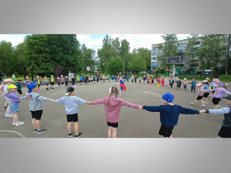 Воспитанники дошкольных групп – участники спортивного праздника ко Дню России.