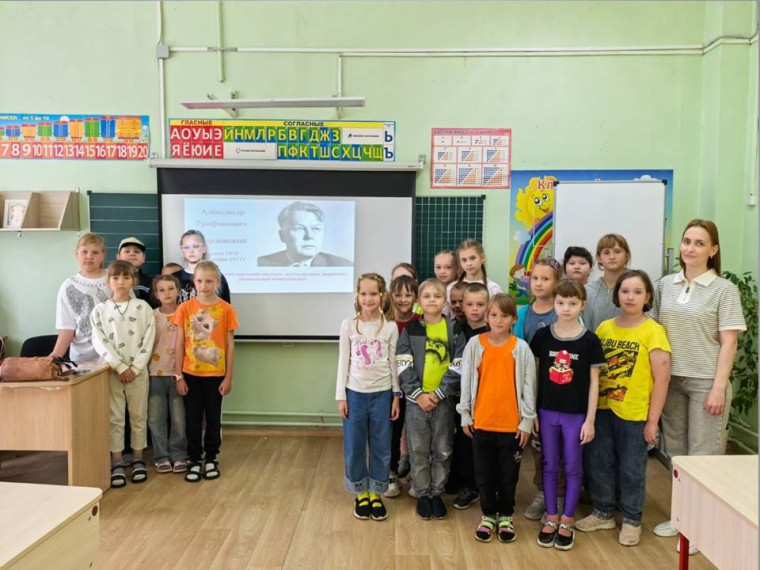 Участники мероприятия, посвящённого дню рождения А.Т. Твардовского.